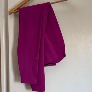 Nike Women’s Small Fuchsia Leggings